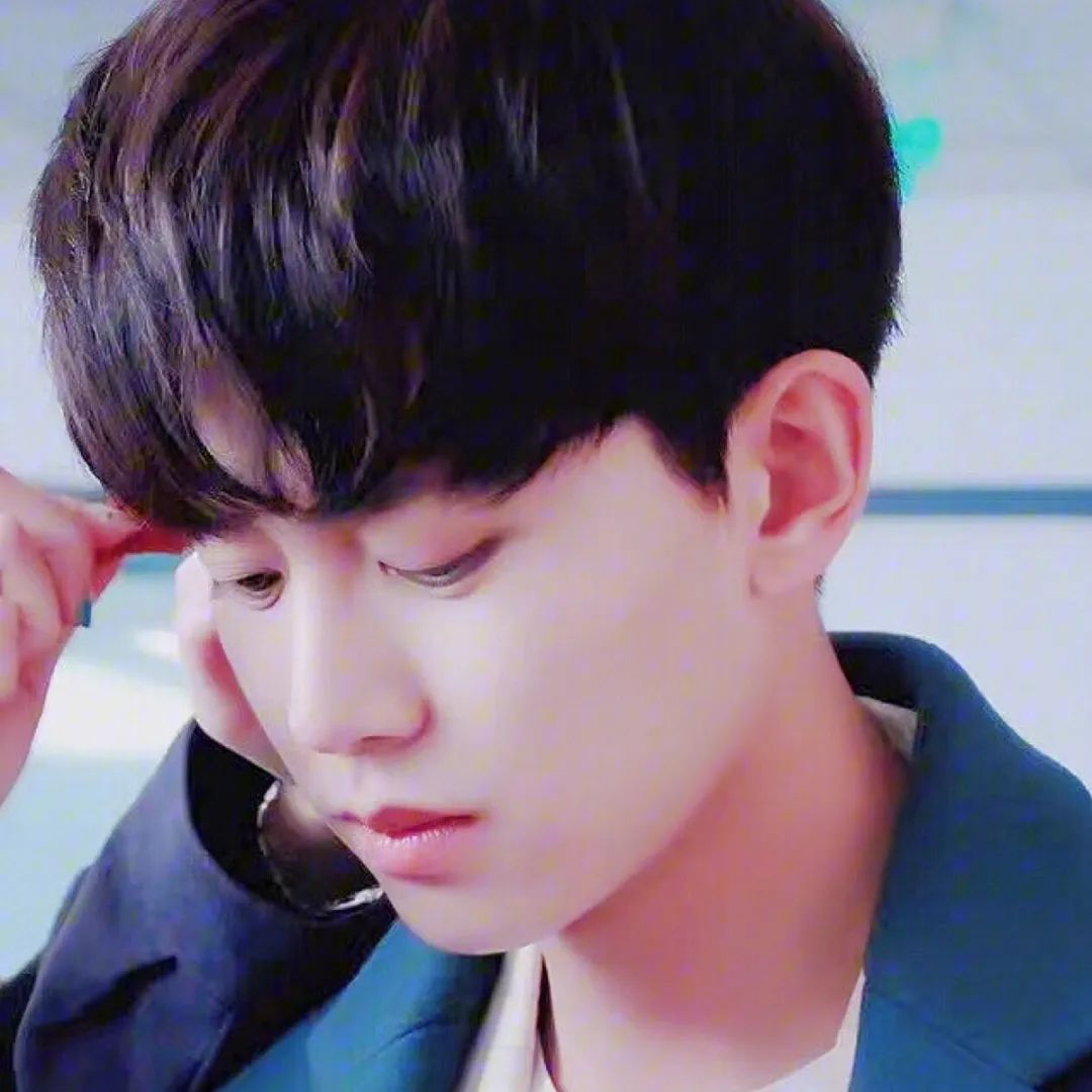 爱豆表格图任嘉伦,任嘉伦头像帅气高清粉色