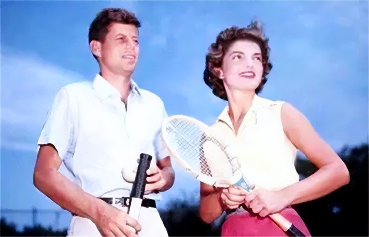 肯尼迪总统被*杀暗**后39岁的妻子为什么会改嫁给62岁的希腊富翁