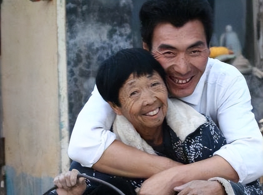 26岁小伙娶了46岁大妈后续,26岁小伙娶大8岁妻子事件