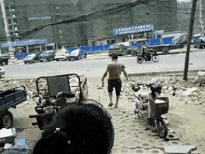 “老鼠贴粘到的，吃了不会犯法吧？”网友：争取死缓吧！哈哈哈