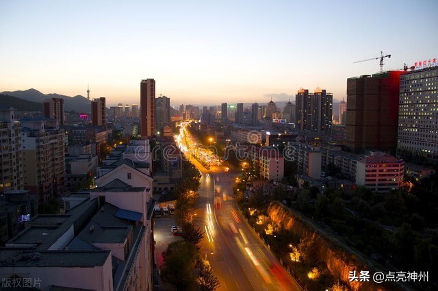 离城市最近的无人区有哪些地方,被四大无人区包围的城市