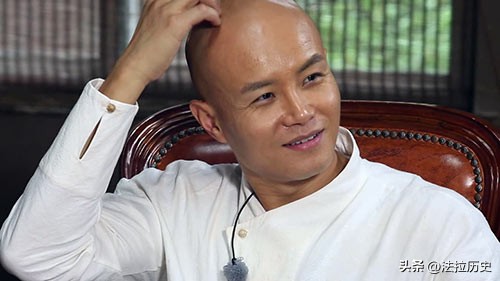 乐嘉喝天价矿泉水,乐嘉沦落街头卖矿泉水