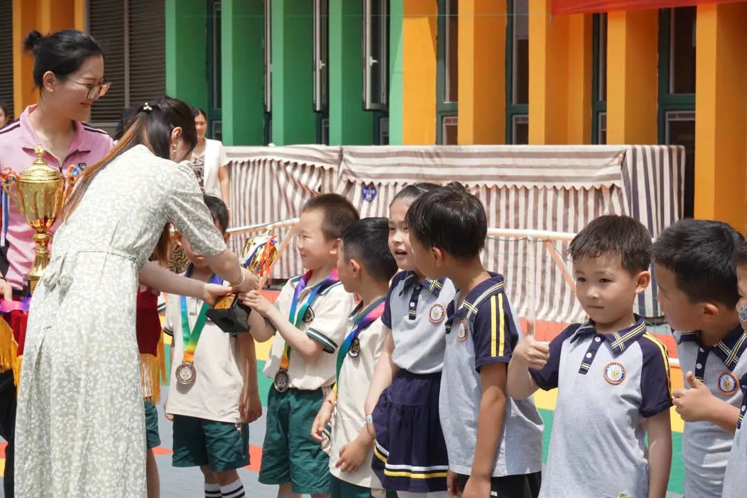 亲子足球运动嘉年华,幼儿园亲子足球嘉年华入场仪式