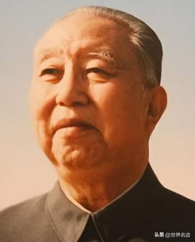 1980年*国锋华**视察南京军区，*世友许**称病不见，*国锋华**亲自登门拜访