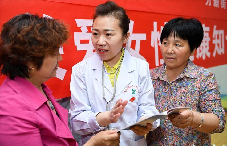 女子检查妇科发现体内有三个病,26岁女子查出双子宫