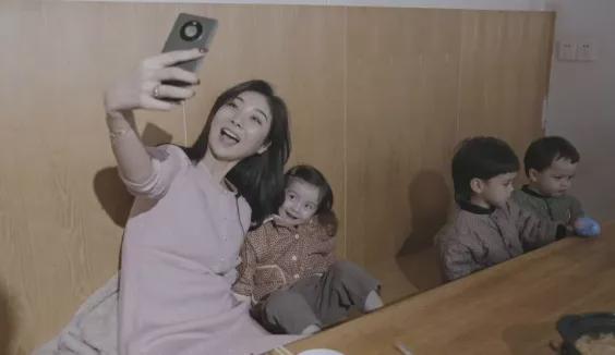 吵翻了！杭州33岁美女模特买精生混血三胞胎，养娃月花10万…...