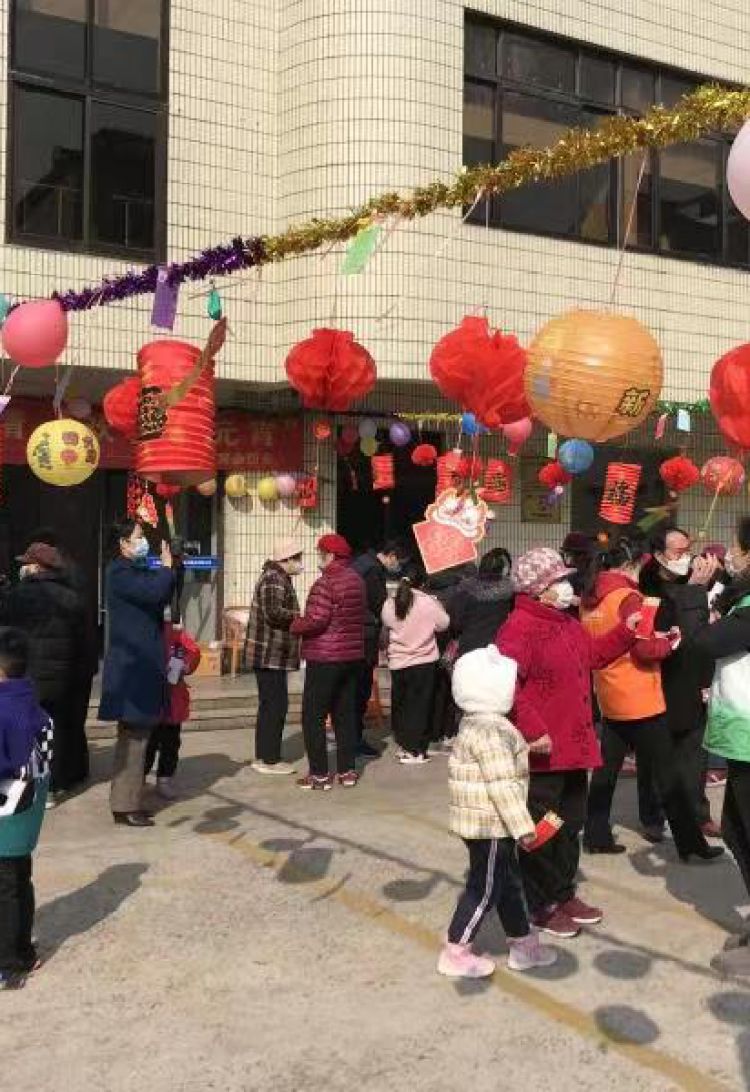 猜灯谜赢花灯趣味闹元宵,元宵节当然少不了做花灯猜灯谜