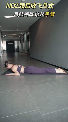 金靖腹肌训练视频,金靖晒腹肌怎么做到的