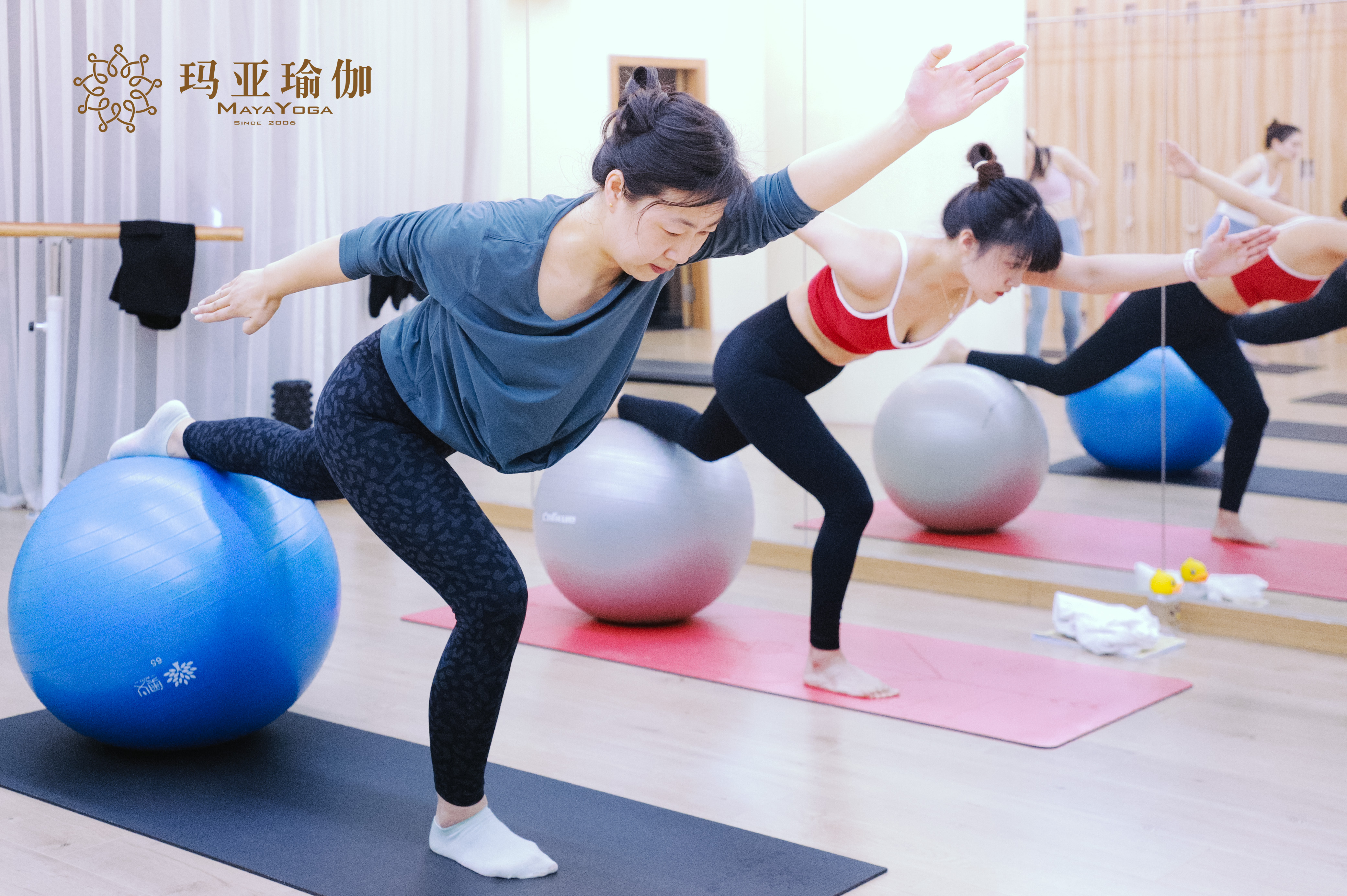 做瑜伽老师挣钱么,开个瑜伽工作室挣钱吗