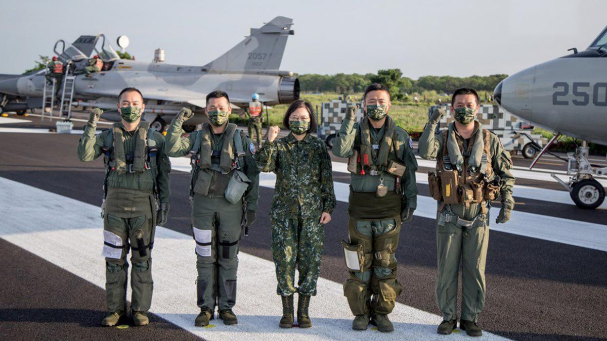 台媒：解放军至少4款无人机巡台,解放军无人机台海巡逻