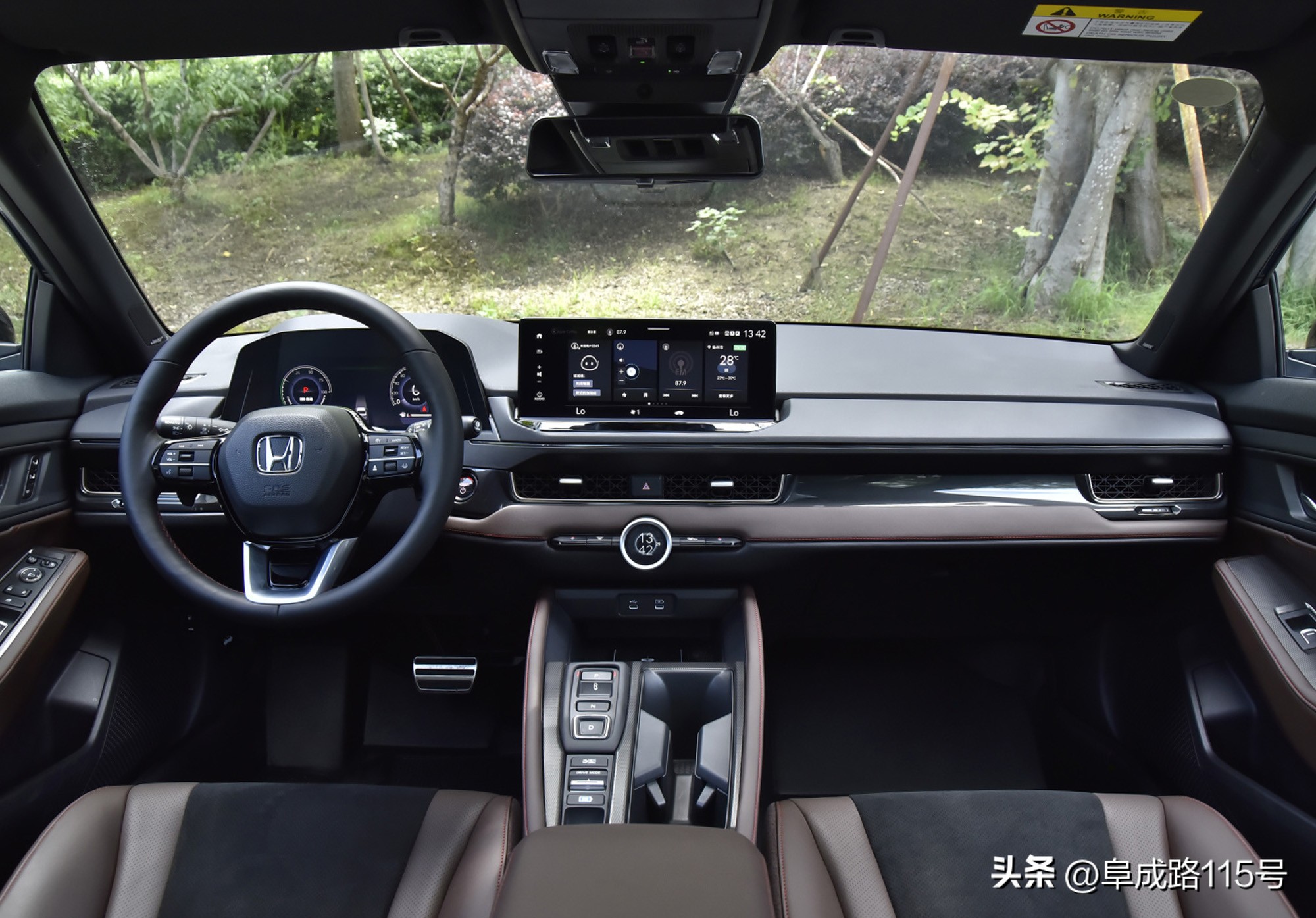2018款本田英仕派,2022款本田英仕派黑白双拼外观
