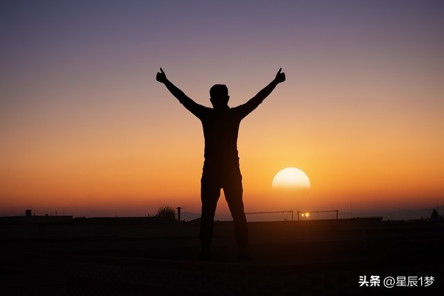 如何培养独立赚钱的能力,只有赚钱跟独处才能有乐趣