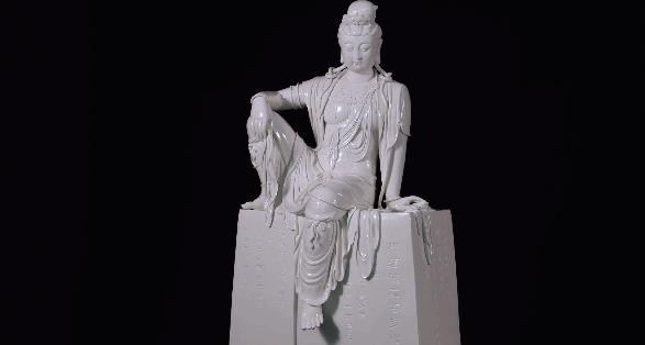 “最美中国白”拍出1633万天价，背后的神秘男人火了