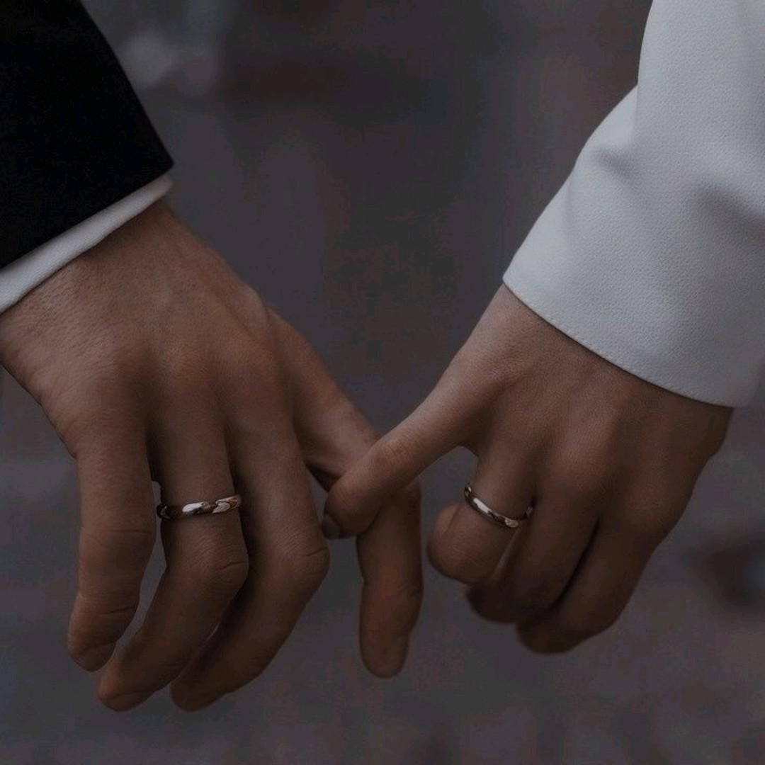 戒指戴哪个手指上是代表结婚了,没结婚的戒指戴哪个手指上最合适