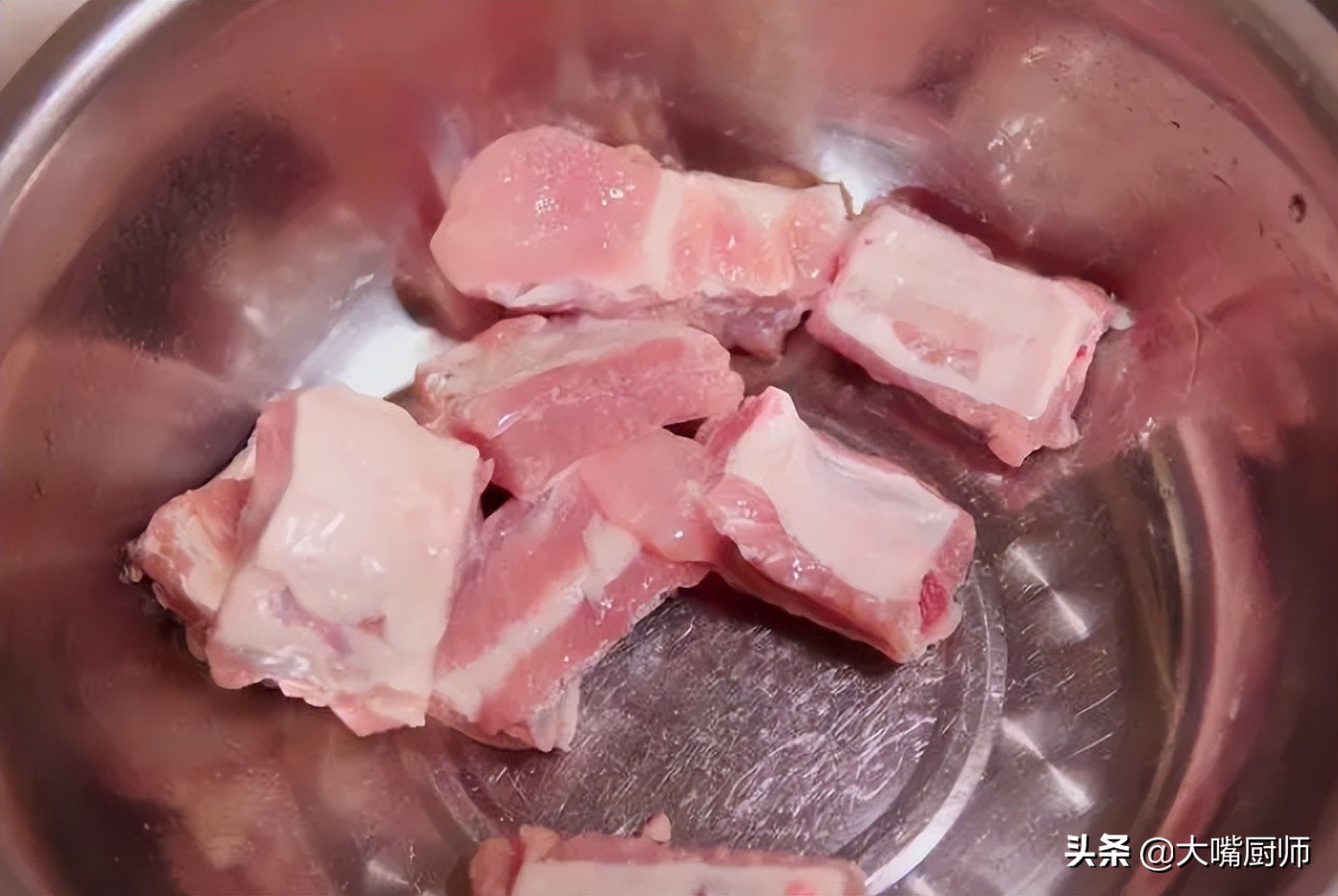 做排骨如何去腥,做排骨焯水用什么料酒