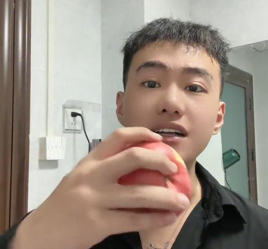 全网八字最硬网红树林，半夜用血给纸人点睛，打假封建迷信被悬赏