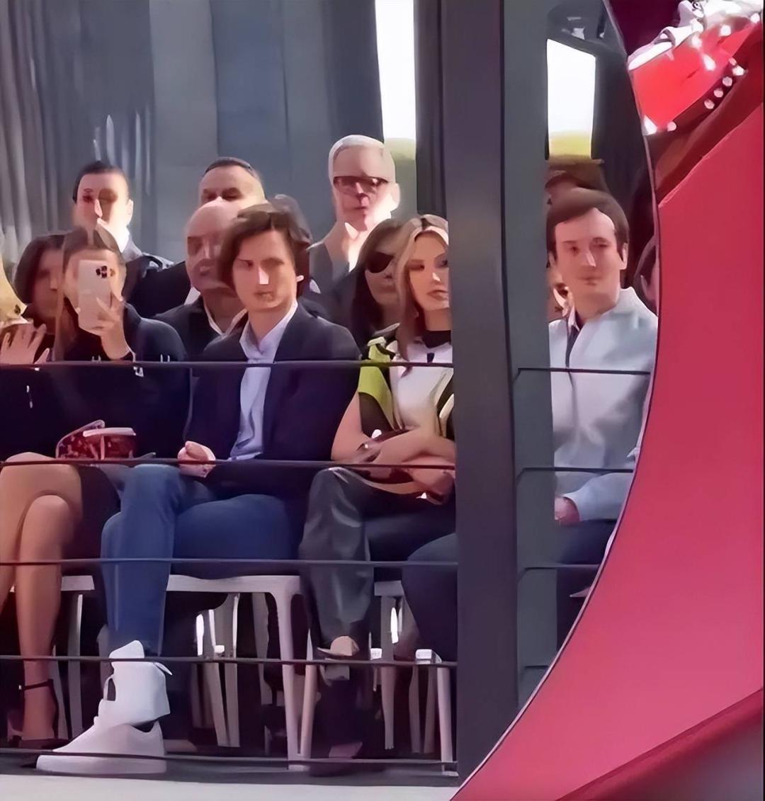 LV四少27岁女友曝光，吊打太子妃