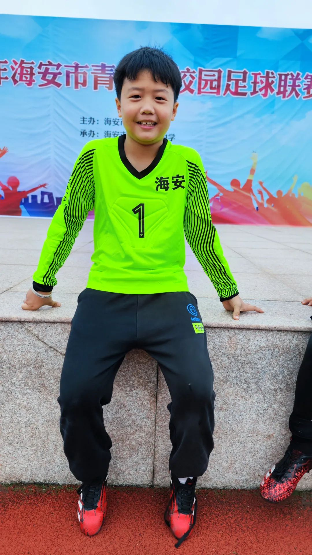 江苏省海安市城南实验小学参加市校园足球联赛喜获男子甲组第一名