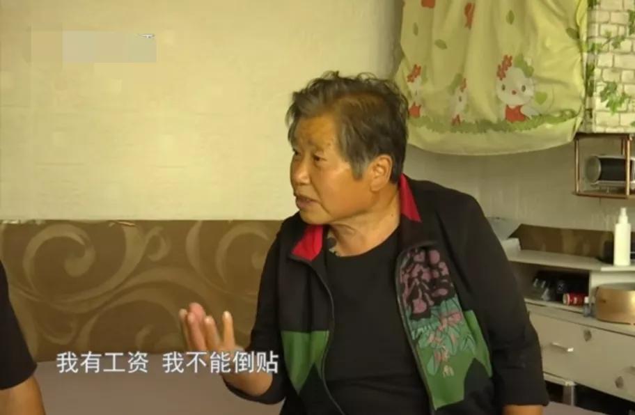 69岁女子杨某相亲70岁男子陈某，交谈甚欢，哪料杨某说存款得上交