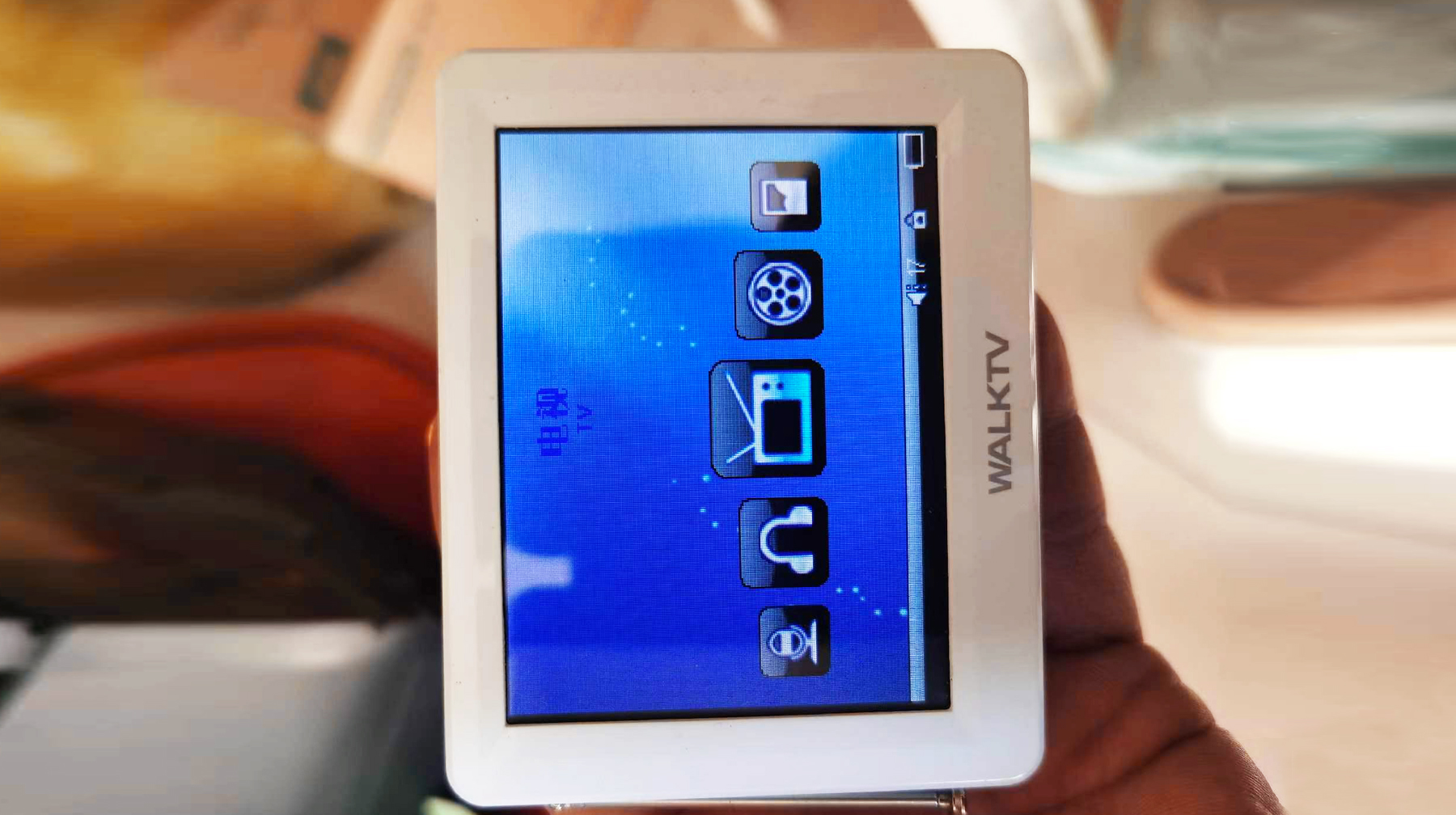 智能随身小电视,自带4g智能小电视