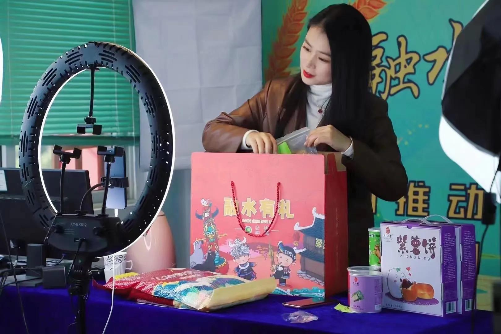 贵州姑娘90后创业,广西90后女生创业