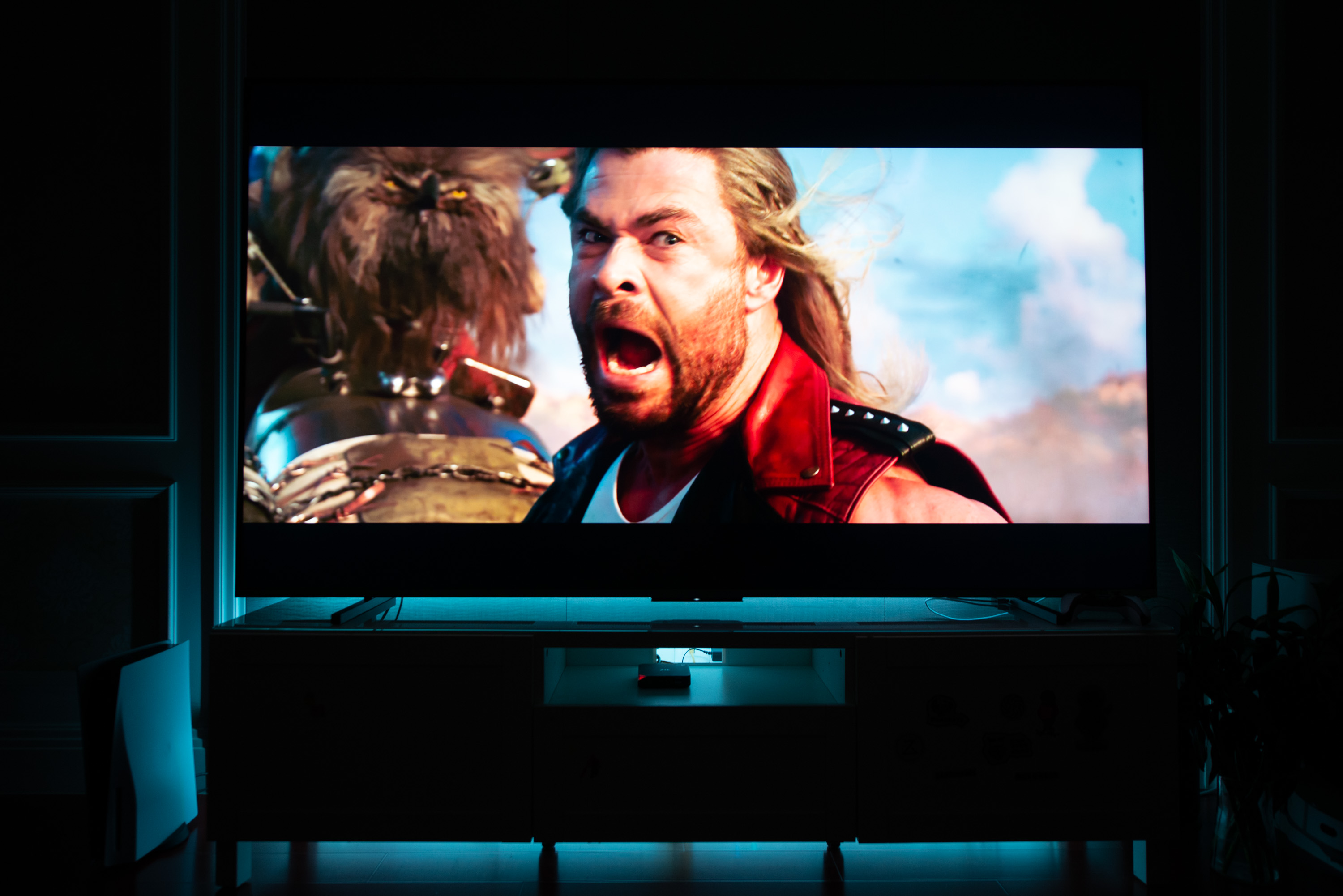 碎屏的电视机,家里电视碎屏了