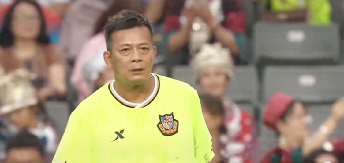 黄日华踢人解析,62岁黄日华回应球场踢人