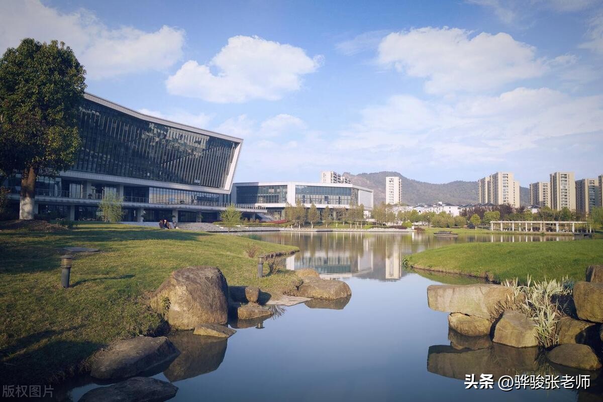 民办高校前十亮相，河南有两所并列第五名，能不能降低一点学费？