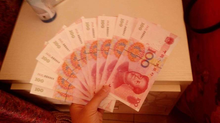 18年浙江快递小哥结识“亿万富豪”，帮送货险些倾家荡产，咋回事