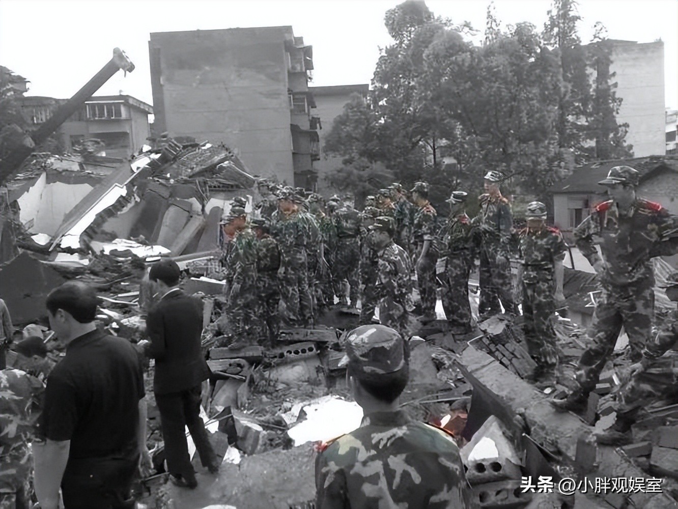 汶川地震救下的以色列女孩,08年汶川地震女孩救男孩图片