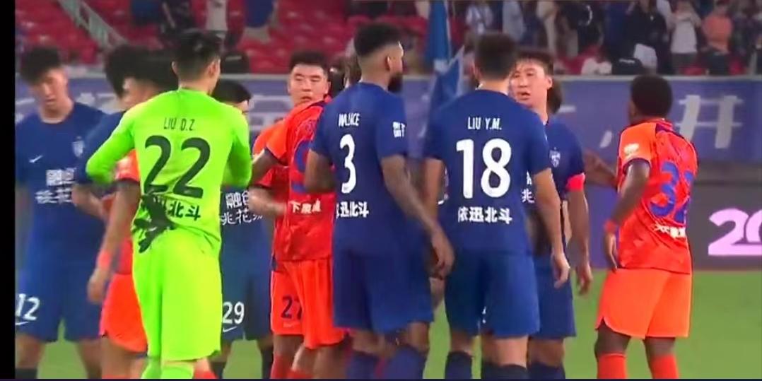 黄政宇足球专访,黄政宇王大雷