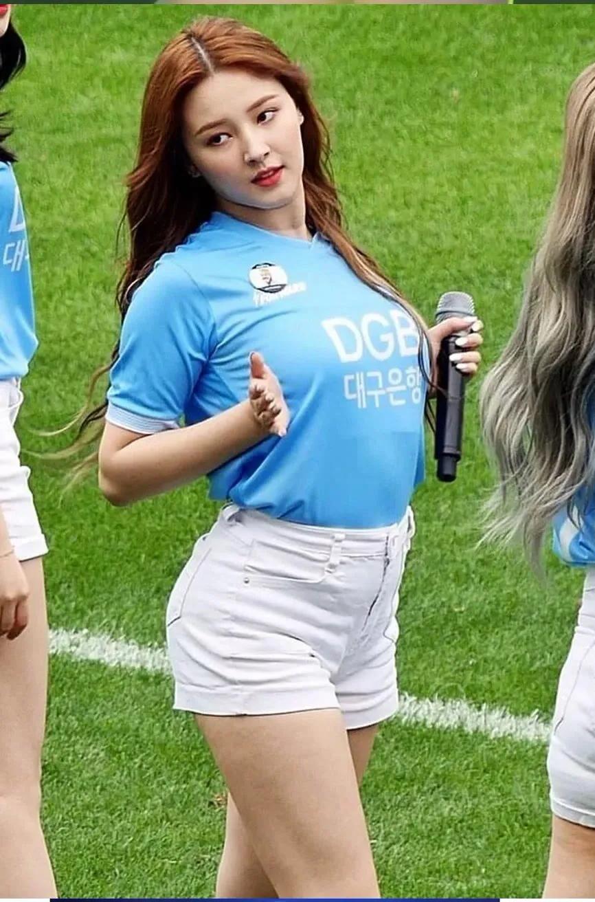 韩国女星李承利机场视频,韩国女星李承利歌曲