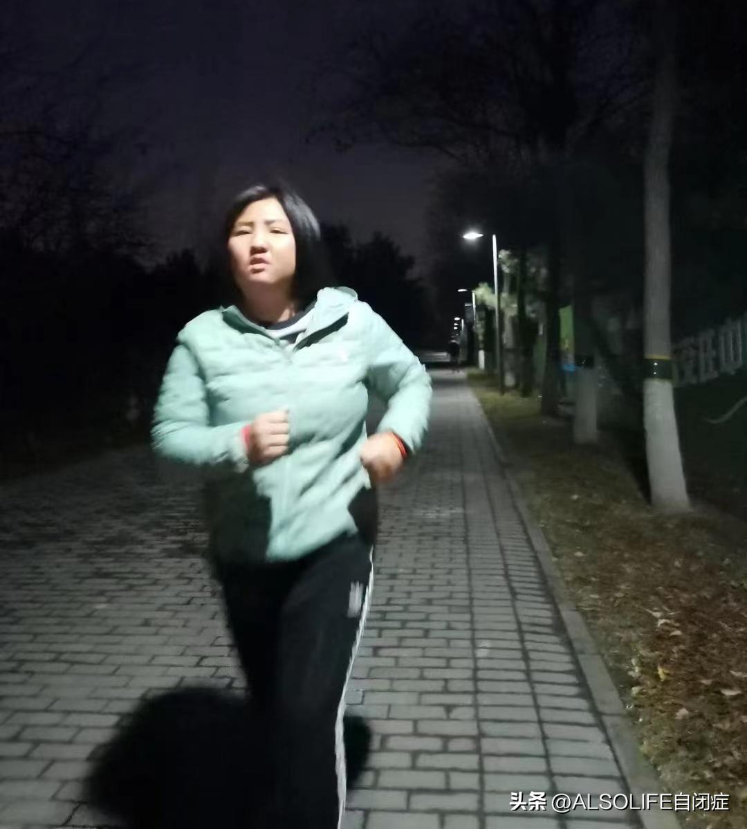 妈妈帮患自闭症女儿治疗,为自闭症女儿开了个康复机构