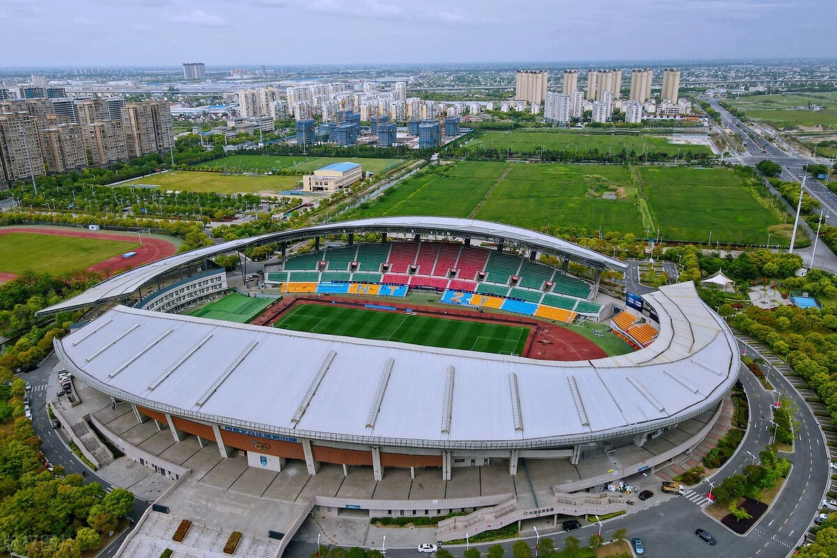 草根联赛不想火都难！获韩乔生力挺，赵丽娜站台，范志毅答应赴约