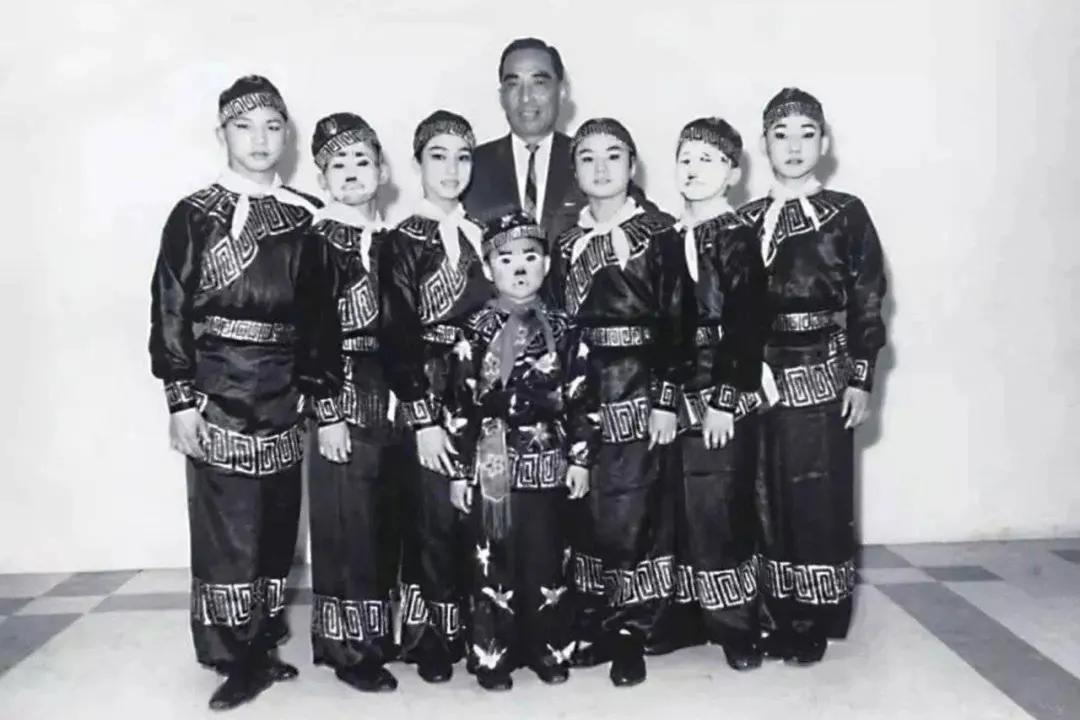 87岁开山鼻祖去世！那个拿命搏的港片时代，捧出的都是巨星