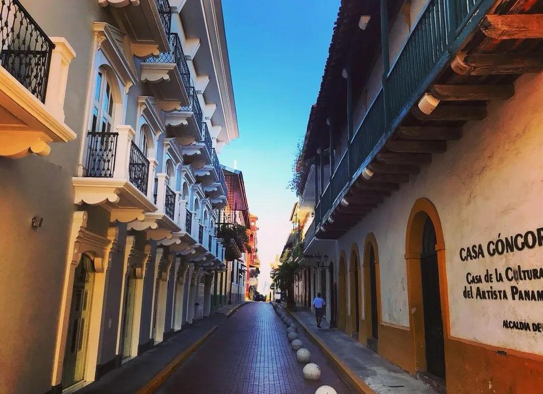 巴拿马有自己的货币吗,巴拿马华人人口多少