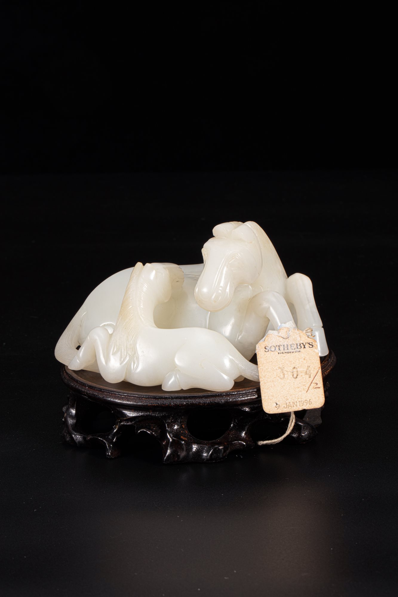 清乾隆宫廷和田羊脂白玉双马