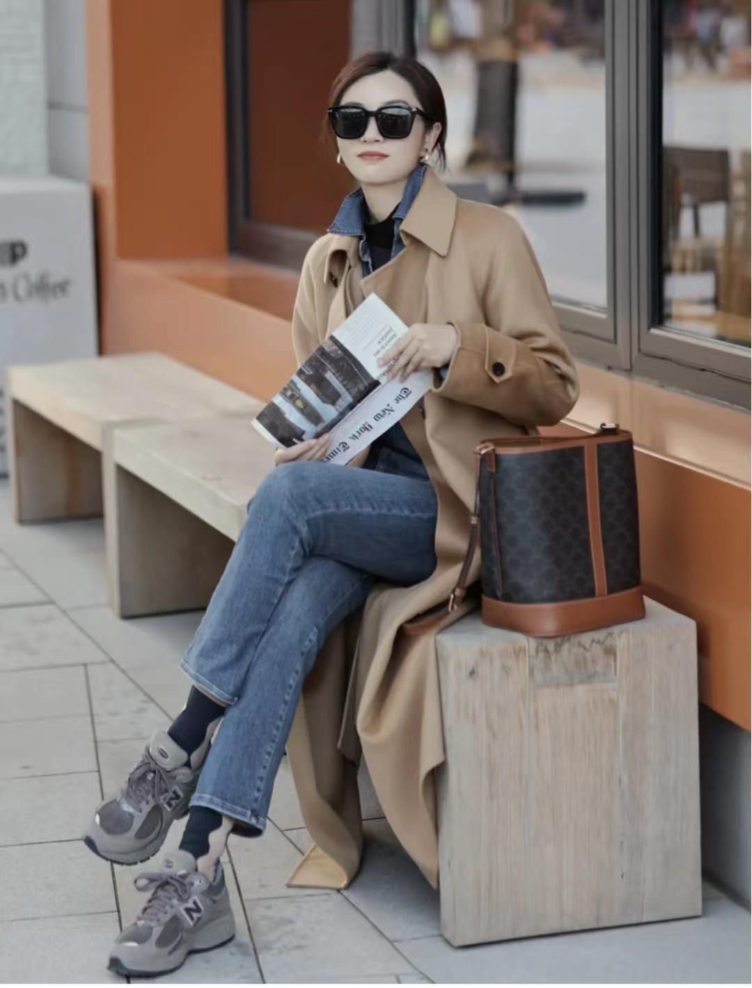 驼色浴袍大衣怎么搭配更高级,大衣棉服驼色穿搭女秋冬