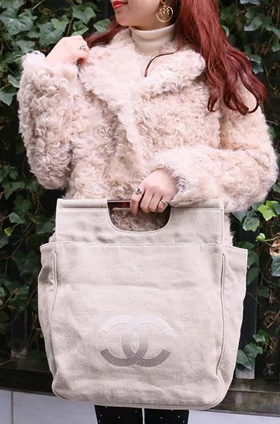 看完了Chanel富贵儿玳瑁，我默默放下了手中的皮质金链...