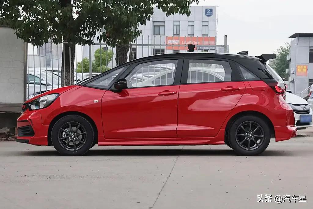 评测2022款本田飞度,本田飞度2022款潮跑版第四代图片