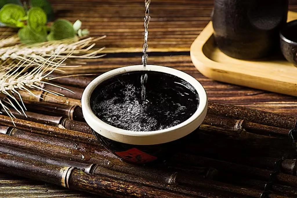 浓香型纯粮食白酒成本是多少,茅台镇的纯粮食酒成本多少钱