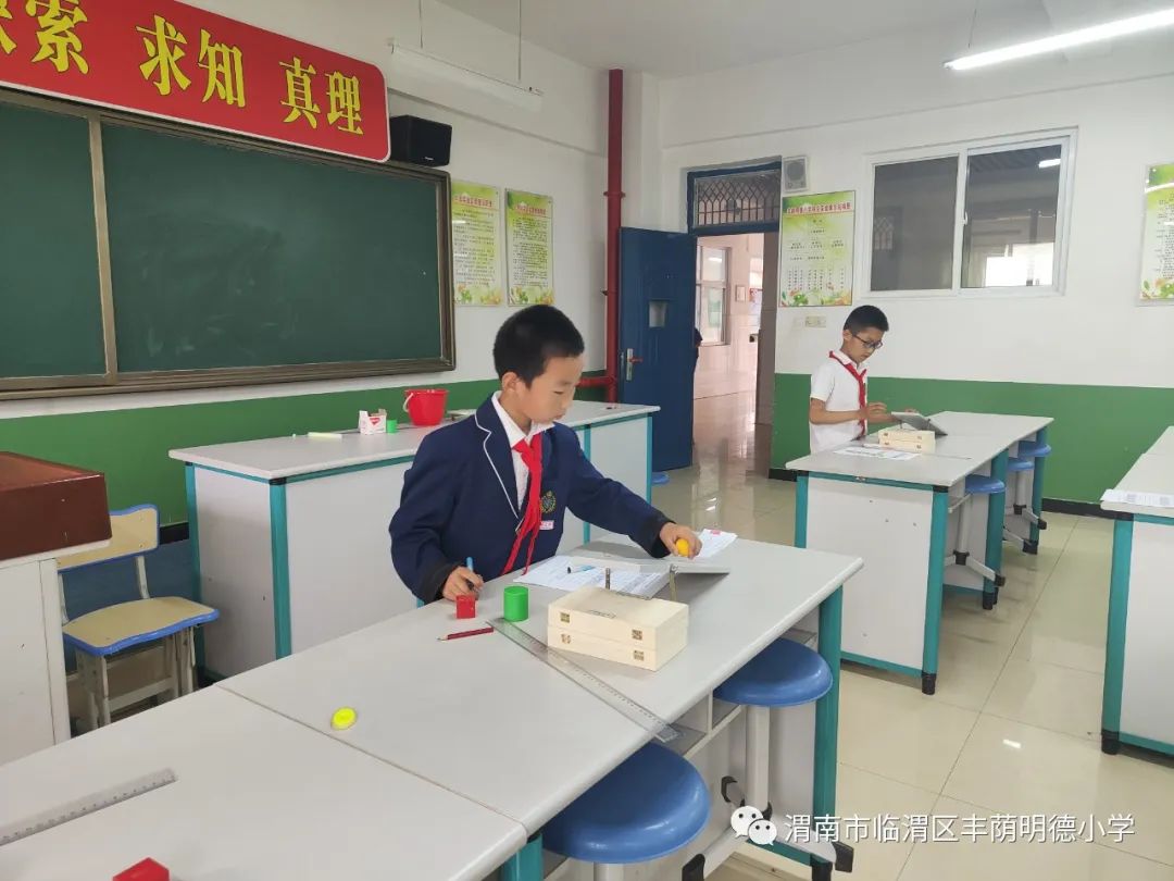 童心探索科学实验,童心探科学逐梦创未来一等奖