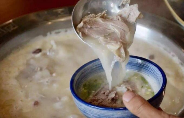 家常炖羊肉好吃不柴不膻,冬季炖羊肉必加一物