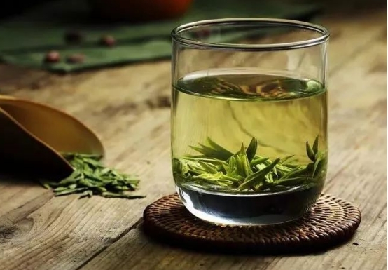 同样是花茶区别在哪里,同样品质的茶红茶贵还是绿茶贵