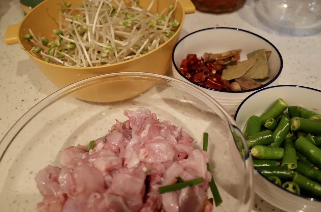 终于炒出了两锅会说自贡话的兔儿