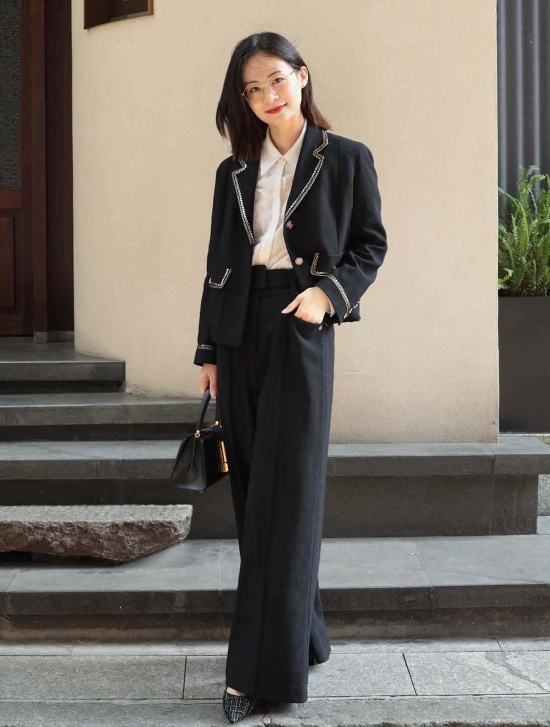 女士衬衣太大了要怎么穿才好看,中年女性衬衣怎么穿