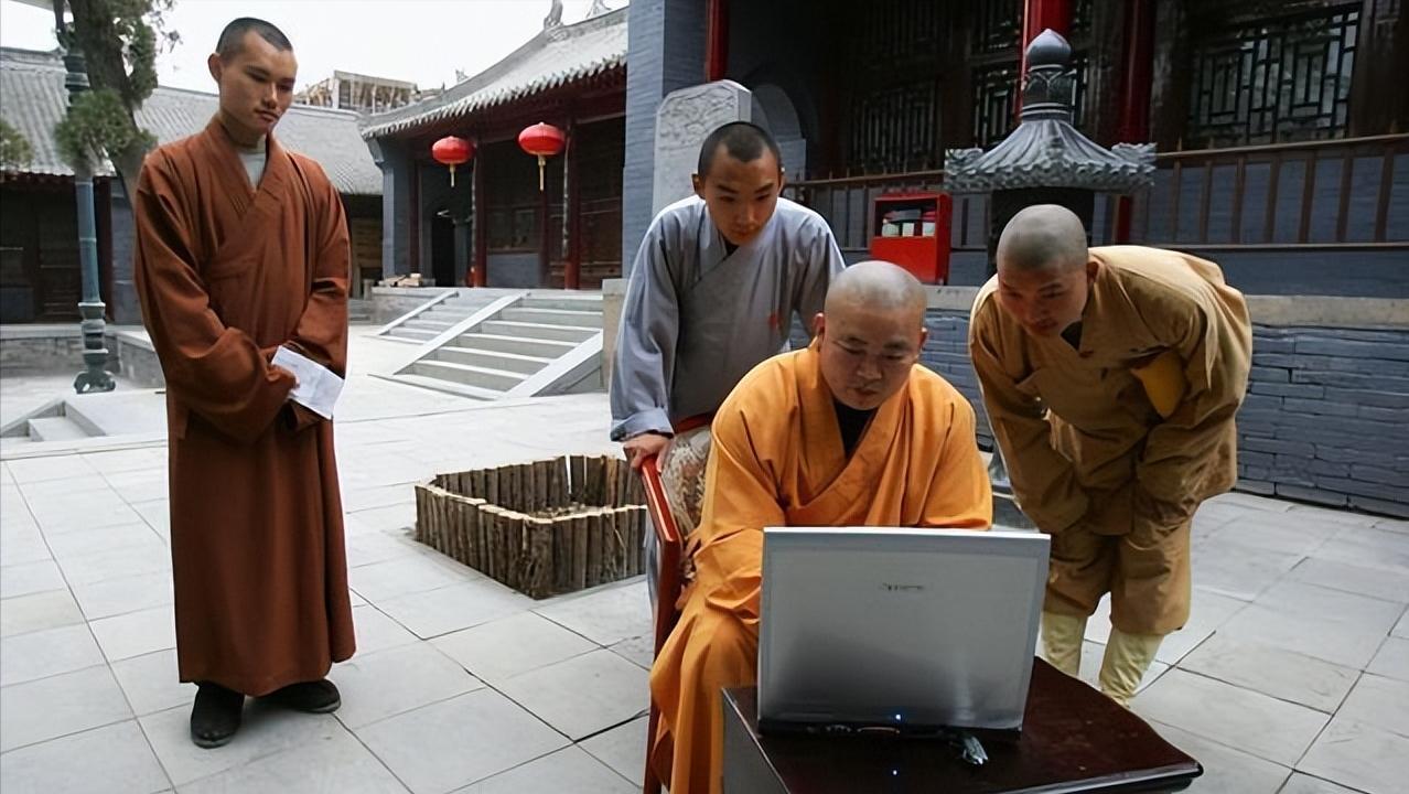 少林寺方丈释永信的袈裟有多值钱,释永信一身袈裟和佛珠多少钱