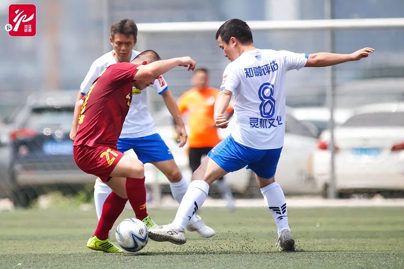 追奔露宿青海月，夺城夜蹋黄河冰。铁衣度碛雨飒飒，战鼓上陇雷凭