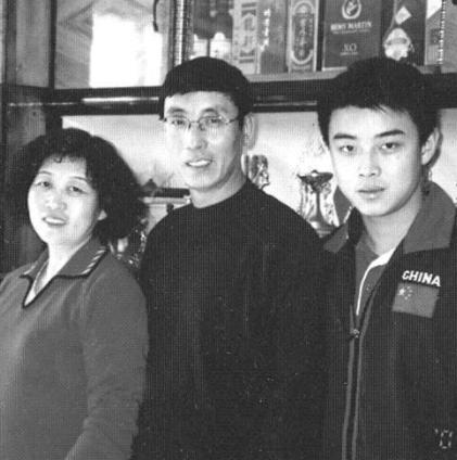 乒乓球冠军王皓简历,奥运冠军王皓和妻子现状