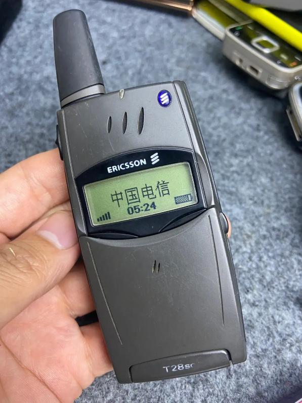 让我们回忆曾经用过的手机,你还记得你曾经用过的手机吗